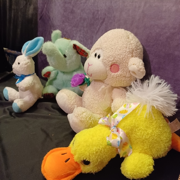 Easter Plush - Picture 2 of 4